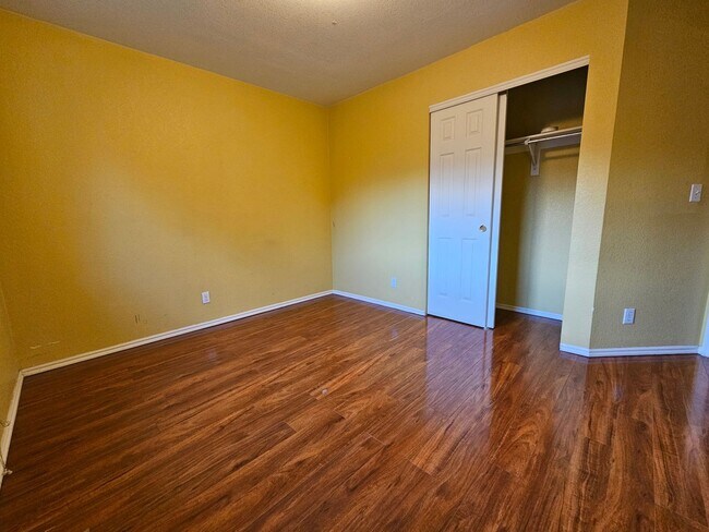 Building Photo - Fabulous 4 Bed Home Near Buckley Space For...