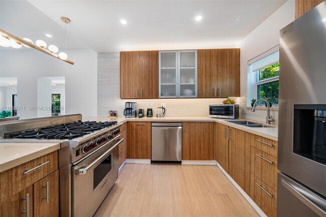 Building Photo - 696 NE 67th St