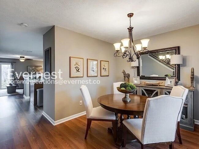 Building Photo - Special Offer: Sign an 8-10 month lease term and take advantage of a $500 move-in discount!/2-Bed...