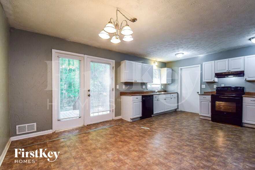 Building Photo - 595 Sheppard Rd