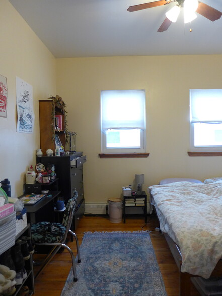 Building Photo - 830 Parker St