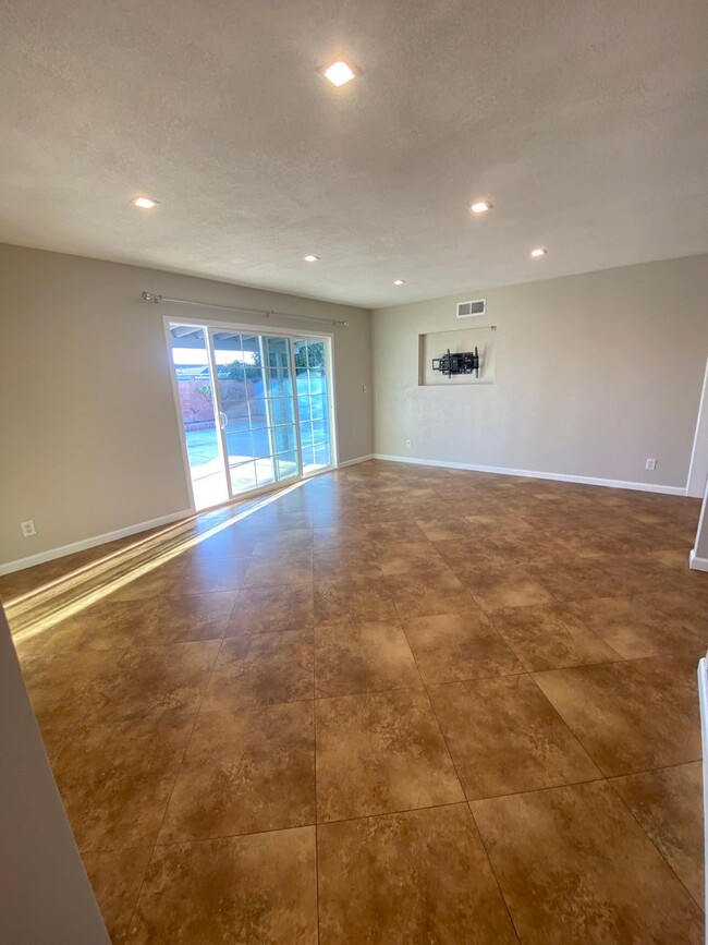 Building Photo - Beautiful Buena Park 4 Bedroom w/ AC For R...