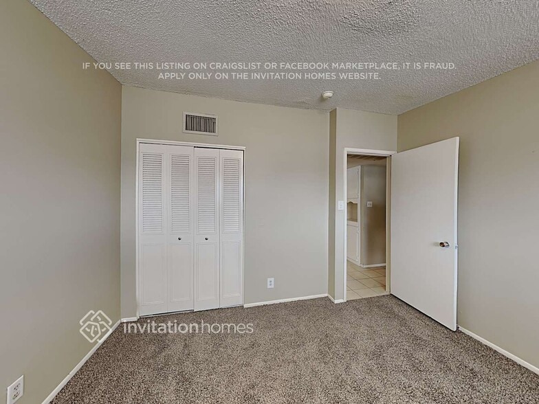 Building Photo - 8831 N 37th Dr