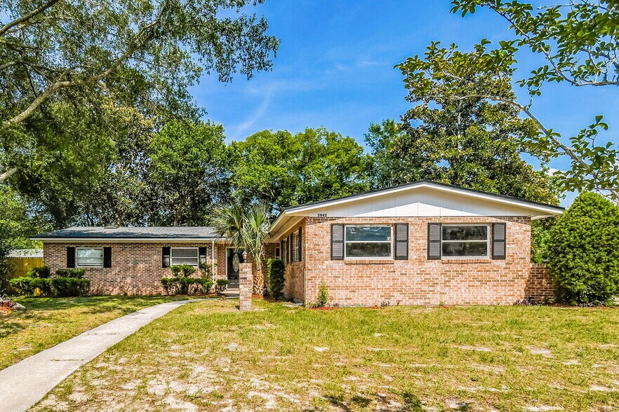Primary Photo - 5942 Jaguar Dr W