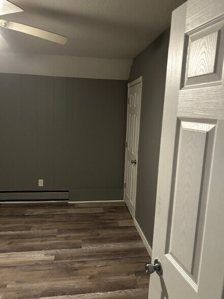 Building Photo - 902 6th Ave NE