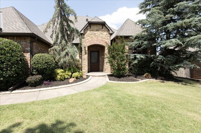 Building Photo - Gorgeous Executive Home - Open Plan - Stor...