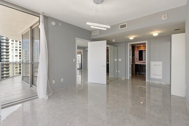 Building Photo - 488 NE 18th St