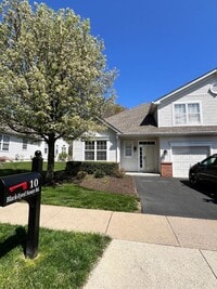 Building Photo - 2 Bed 2.5 Bath Twin in The Villages of Flo...