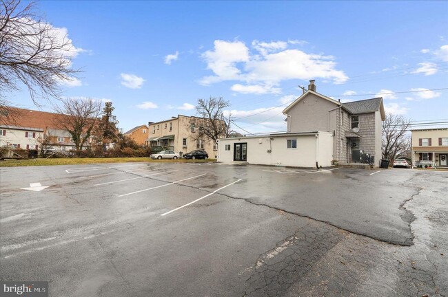 Building Photo - 38 Bloomsbury Ave