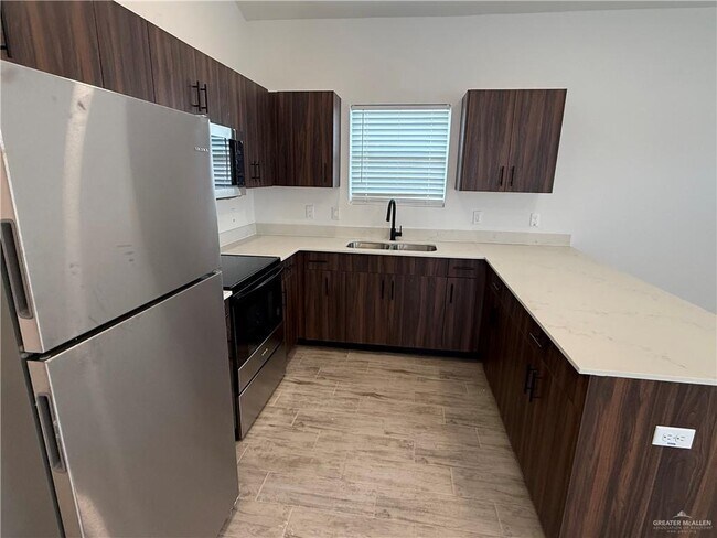 Building Photo - 18 Brownjay Rd