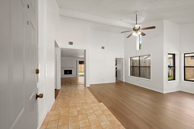 Building Photo - 7415 Creekfield Dr