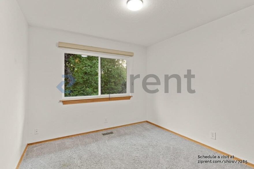 Building Photo - 1349 Thunderbird Ave