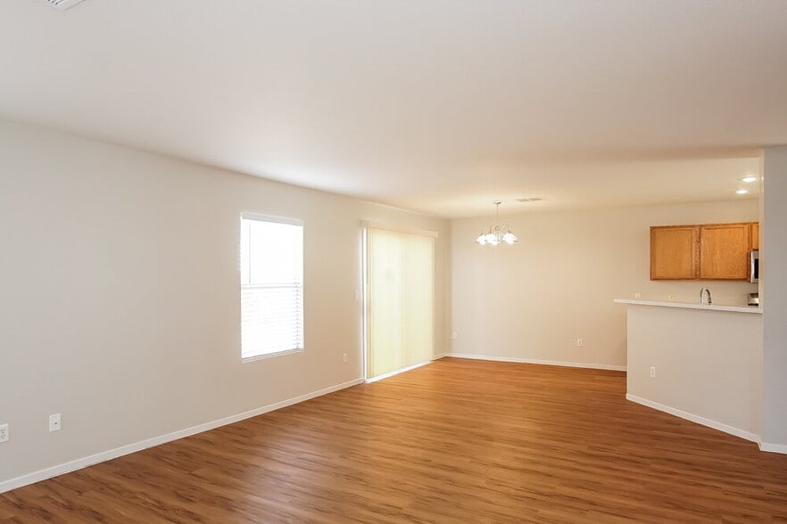 Building Photo - 664 Rising Brook Dr