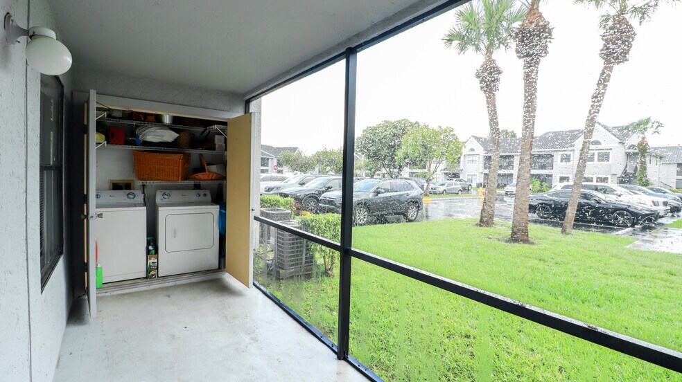 Building Photo - 10371 SW 150th Pl