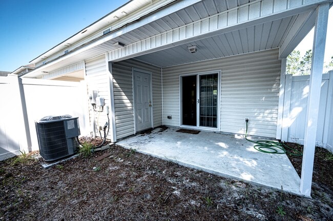 Building Photo - 114 Meadow Way