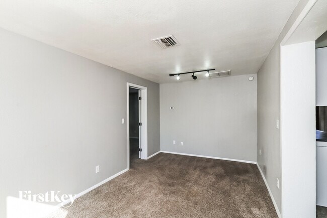 Building Photo - 3320 S Margo Dr