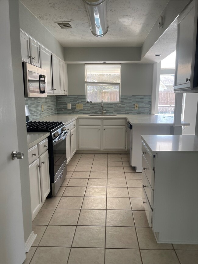 Building Photo - 3443 Nutwood Ln