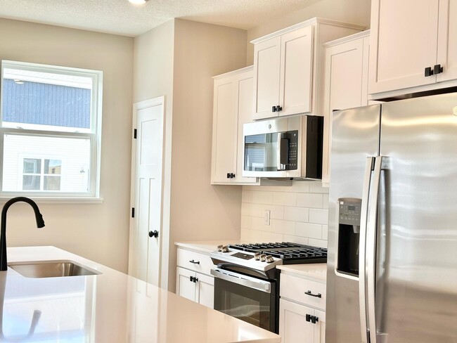 Building Photo - 13648 Pine Dr