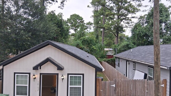 Building Photo - 10157 Barberry St