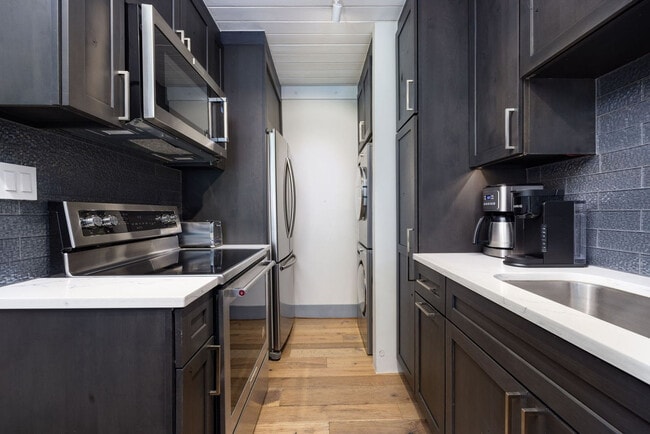 Building Photo - 70 Gallun Ln