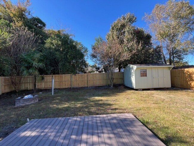 Building Photo - Recently Renovated Home in Wilmington