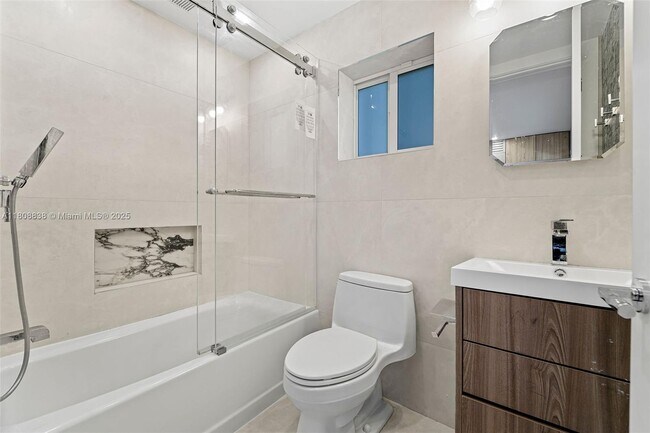 Building Photo - 3748 Prairie Ave