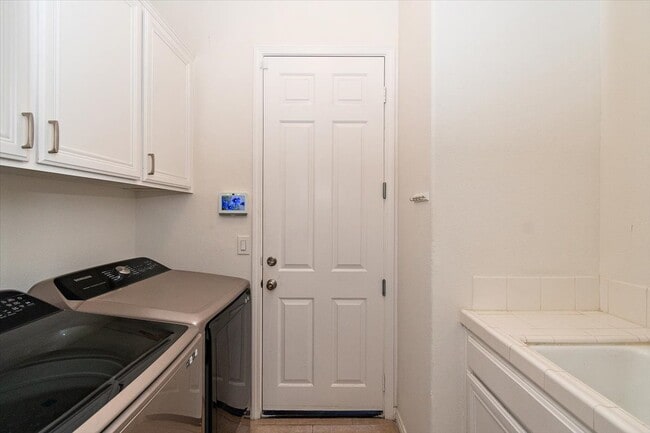 Laundry - 69457 Turnberry Ct
