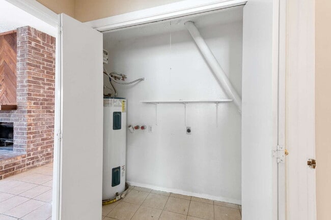 Building Photo - 8915 Beau Monde Dr