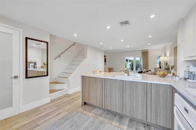 Building Photo - 1991 NE 15th Ave