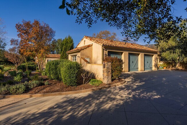 Building Photo - Outdoor Oasis