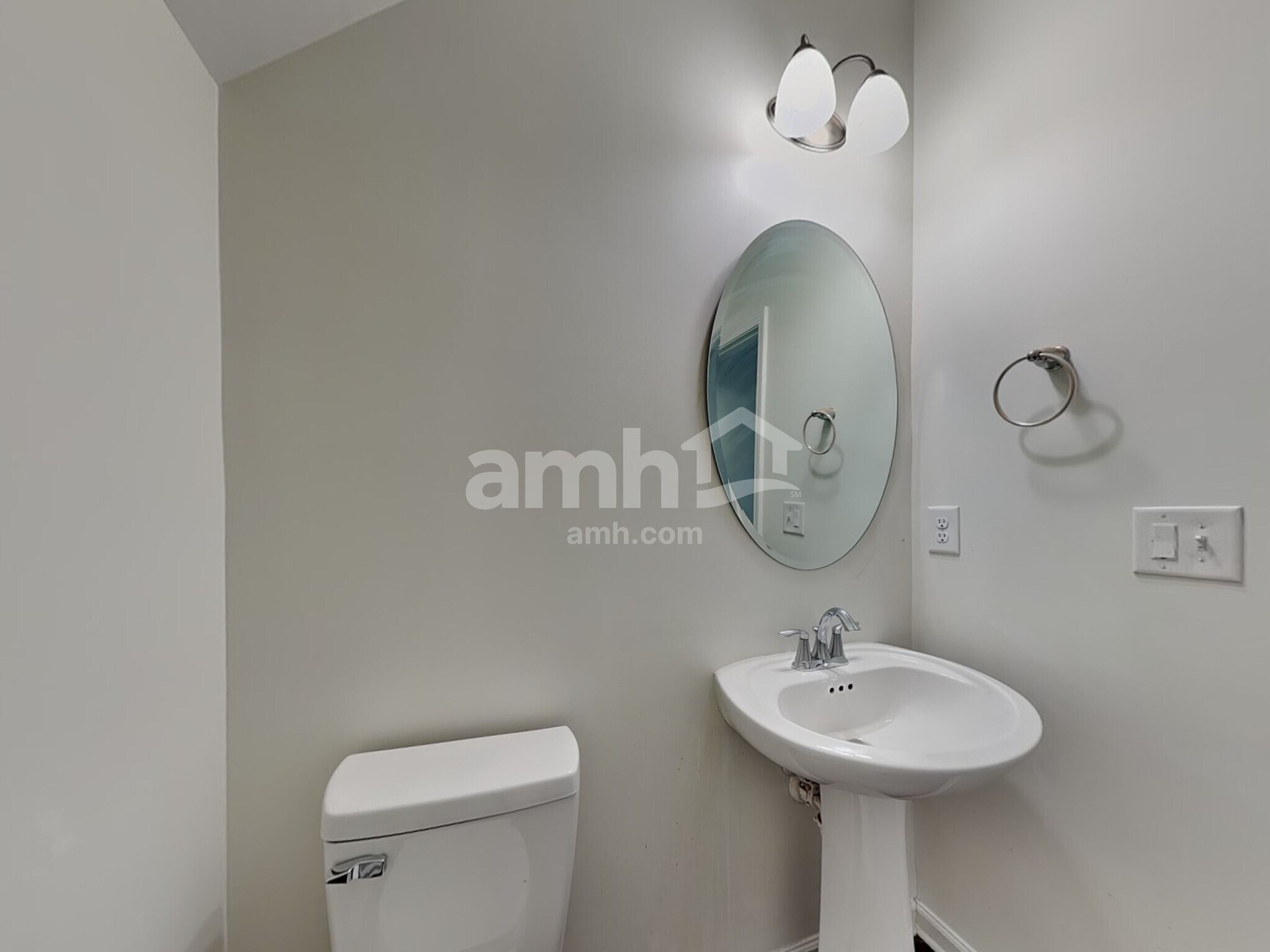 Building Photo - 154 Eden Ave