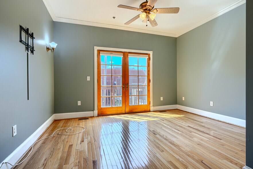 Building Photo - 706 S Bond St