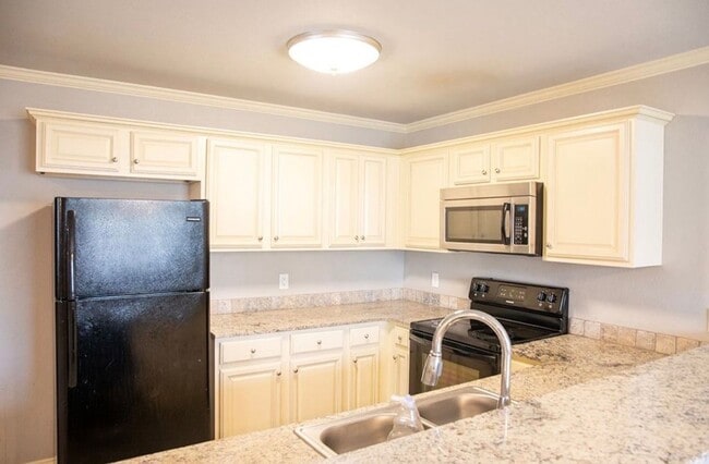 Building Photo - FREE 55" TV or 28" BLACKSTONE WITH SIGNED LEASE!! 4B/4.5B Only $2400