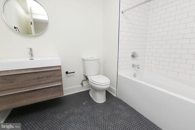 Building Photo - 2431 Frankford Ave