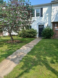 Building Photo - 2241 Sedgewick Dr