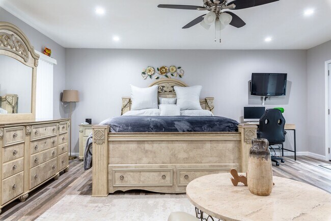 Building Photo - Adorable Studio for Rent - Short Term Fully Furnished!