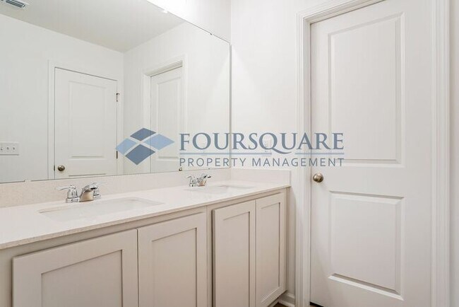 Building Photo - Stylish End-Unit Townhome with Patio & One Car Garage  – Crescent Mills, Clayton