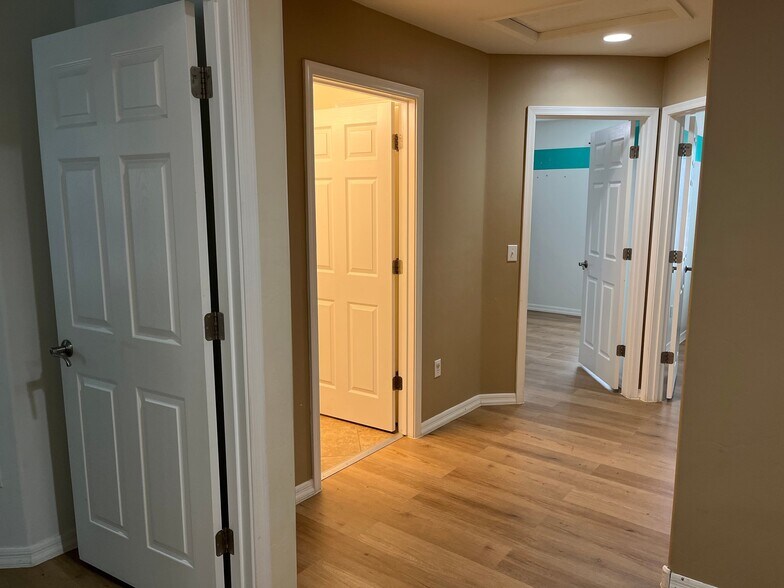 Building Photo - 10437 S Painted Mare Dr