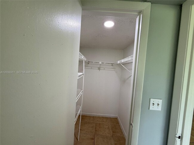 Building Photo - 4885 Arjaro Dr
