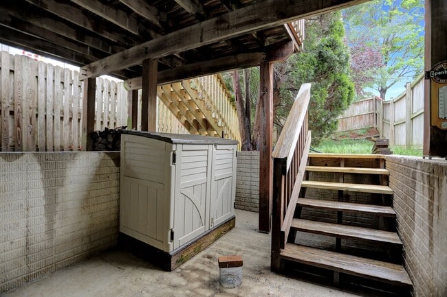 Building Photo - Charming 3-Bedroom Townhome for Rent in Ab...