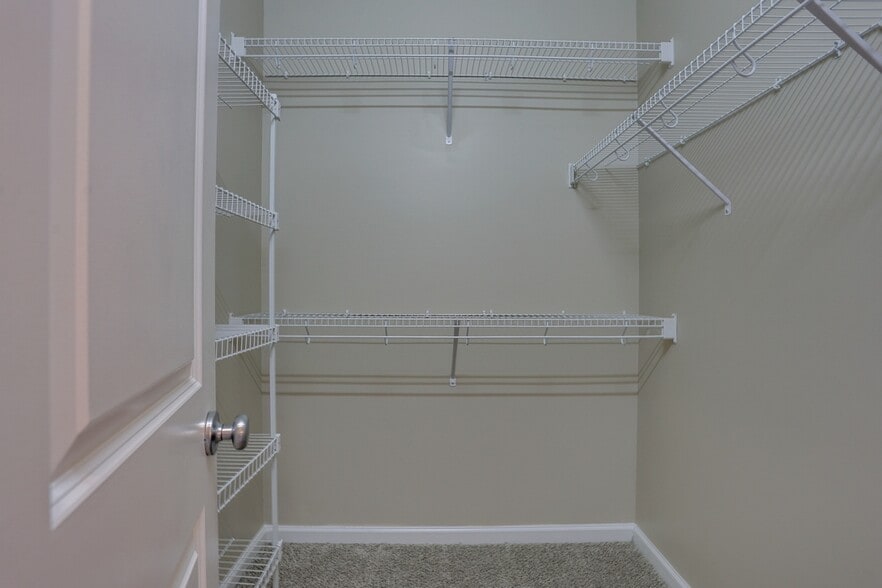 Building Photo - 5 Crossgate Ct