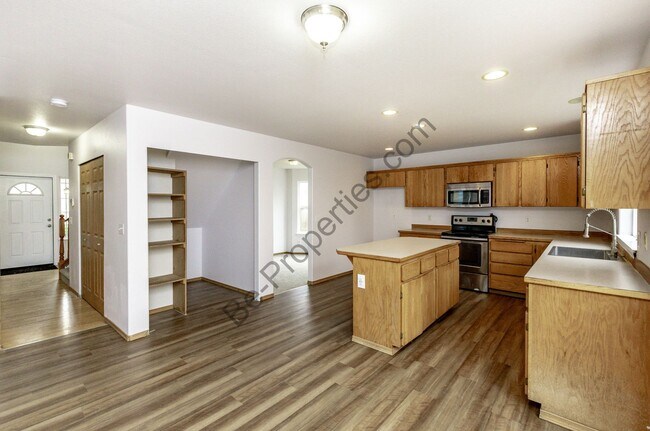 Building Photo - Spacious 3 Bedroom Puyallup Home
