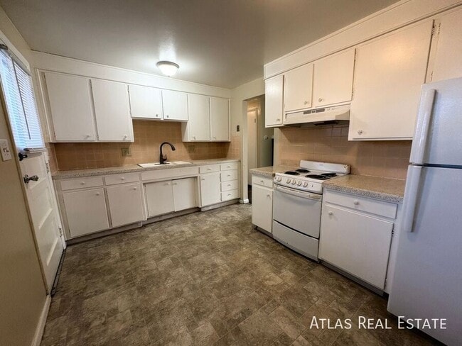 Building Photo - 4576 Everett Ct