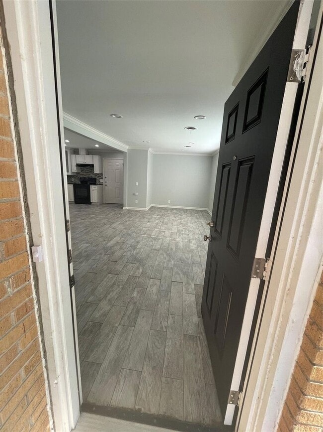 Building Photo - 3 BR/2BA |  Renovated Single Family Home |   2-car garage | Fenced backyard!