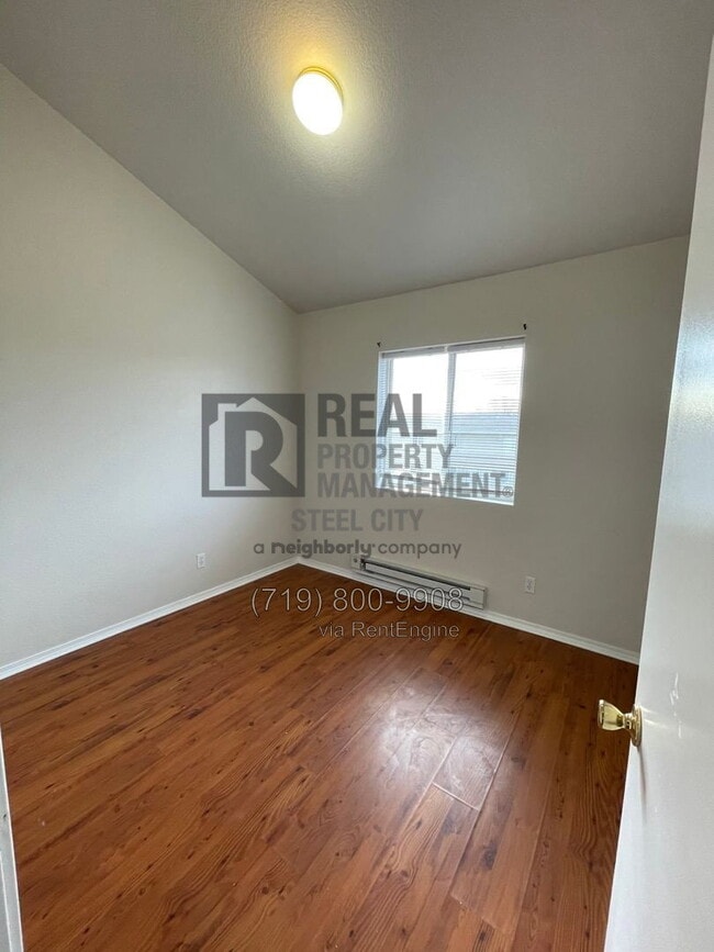 Building Photo - 1715 Oakshire Ln