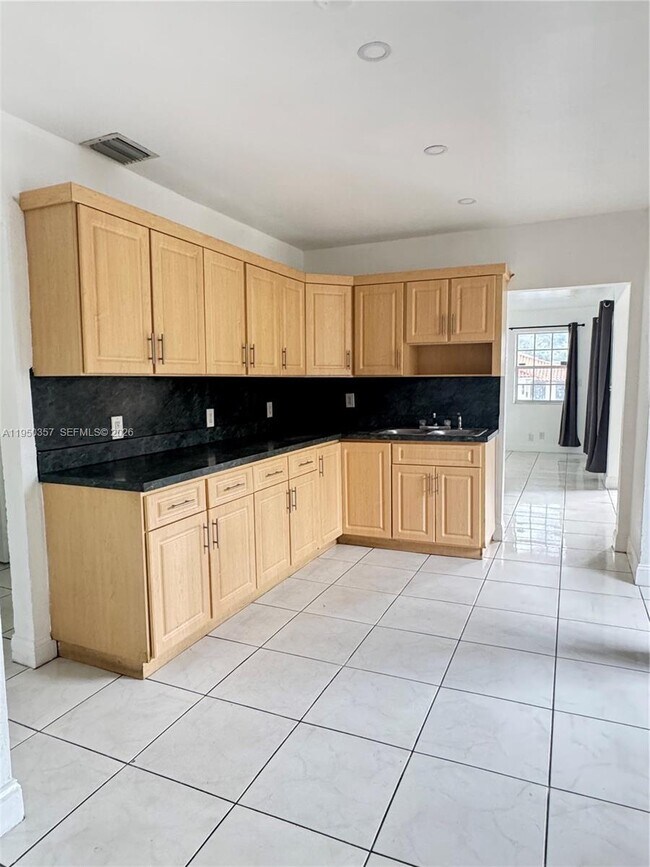 Building Photo - 3623 SW 5th Terrace