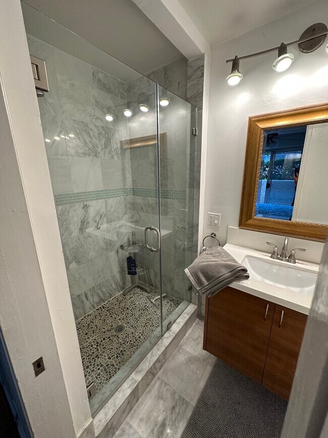 Guest bathroom - 28214 Rey De Copas Ln