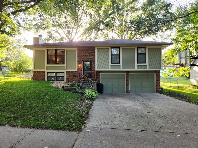 Building Photo - 10824 N Campbell St