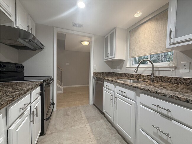 Building Photo - 1801 Stoney Brook Dr