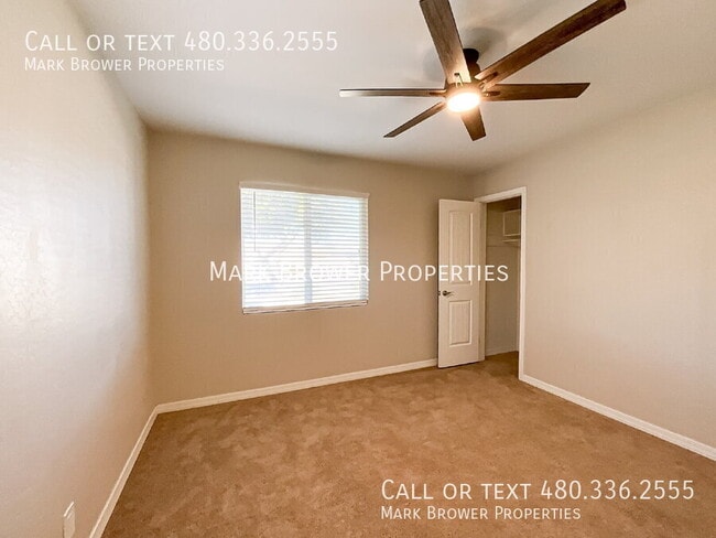 Building Photo - 2241 W Clarendon Ave